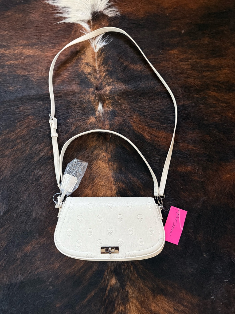 Betsy Johnson Skull Embossed Leather Crossbody Bag New with Tag - Picture 3 of 8